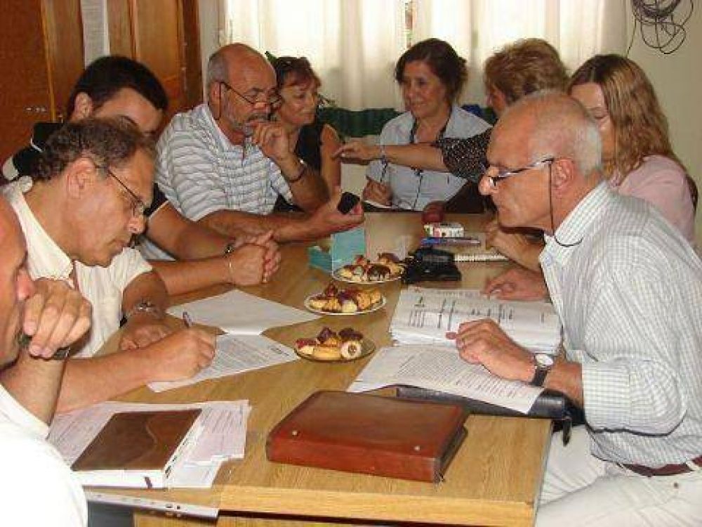  Educaci�n Se firm� el convenio para la construcci�n de la Escuela Agraria