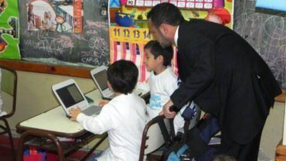 Mas de 12 mil chicos de San Luis y Villa Mercedes recibir�n sus compus