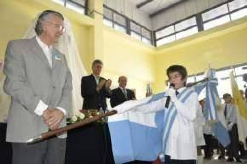 Cierre de Ciclo Lectivo inaugurando modernas instalaciones en Escuela del M�dano de Oro