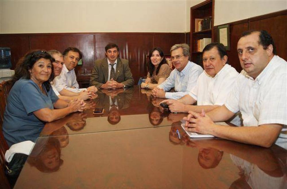 Profesionales del Hospital iniciaron un paro por tiempo indeterminado