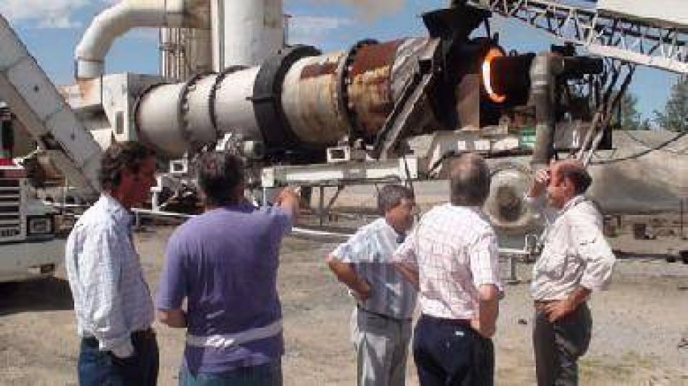 Funcionarios locales y de Vialidad Provincial evaluaron la repavimentaci�n de Ruta 30.