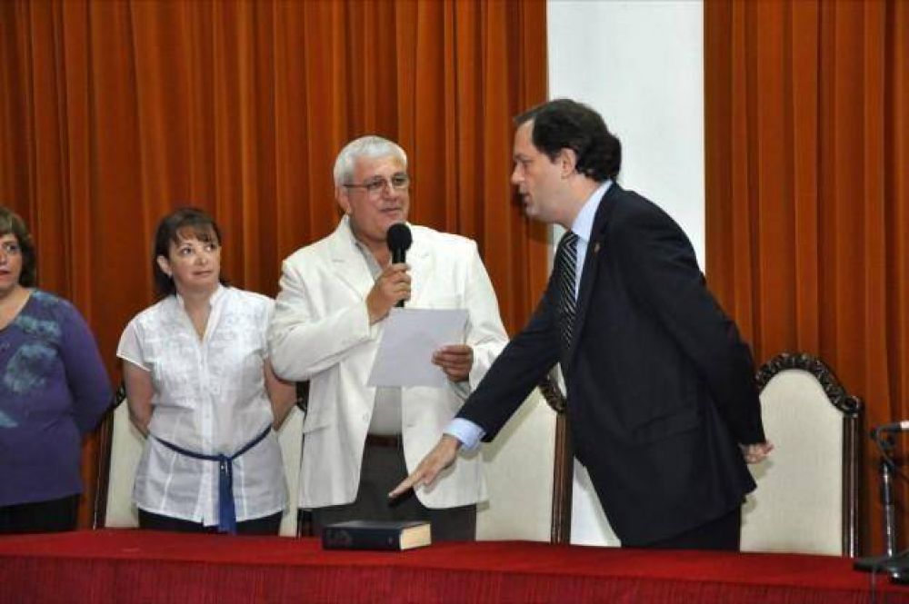 El intendente de Cosqu�n form� su gabinete en el primer d�a de gesti�n