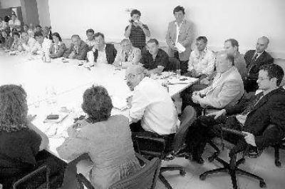 Golpe de tim�n con los sueldos pol�ticos: Soria los equipara con el STJ