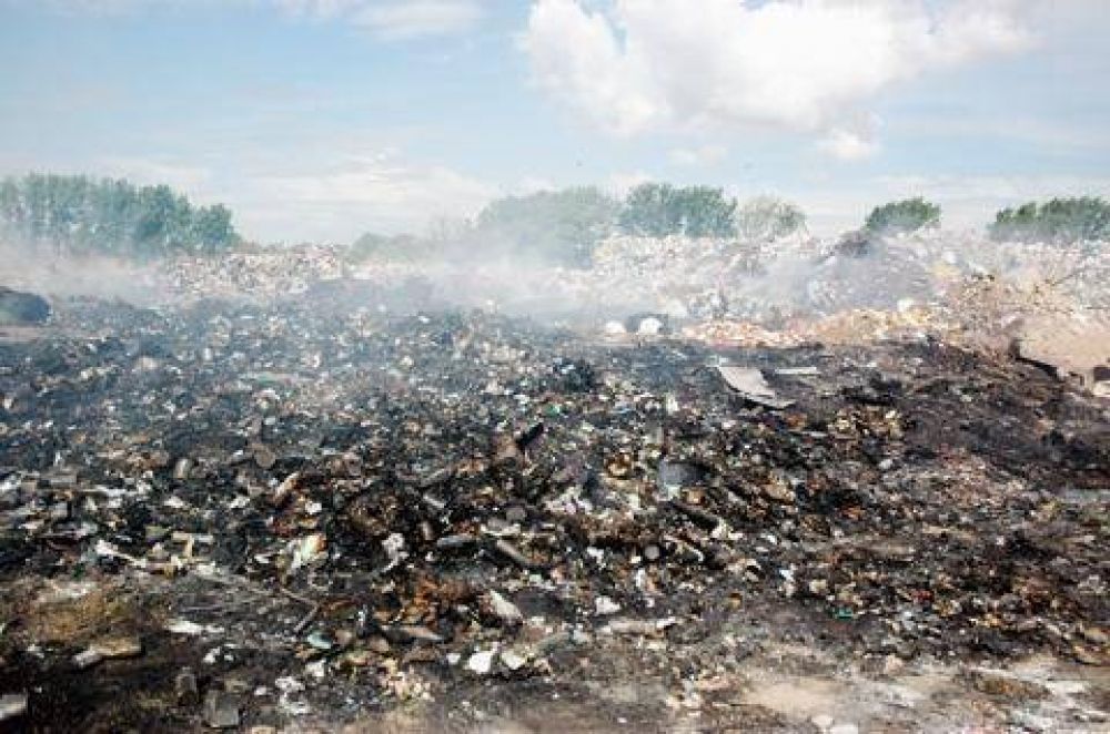 Desde horas del mediod�a, arde el Basural Municipal