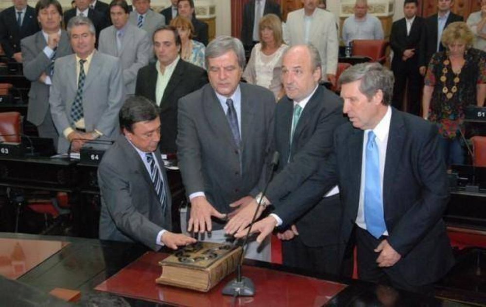 Asumi� Felpeto en la Legislatura
