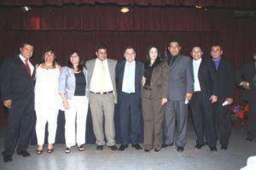 El intendente tom� juramento a los cinco nuevos consejeros escolares varelenses