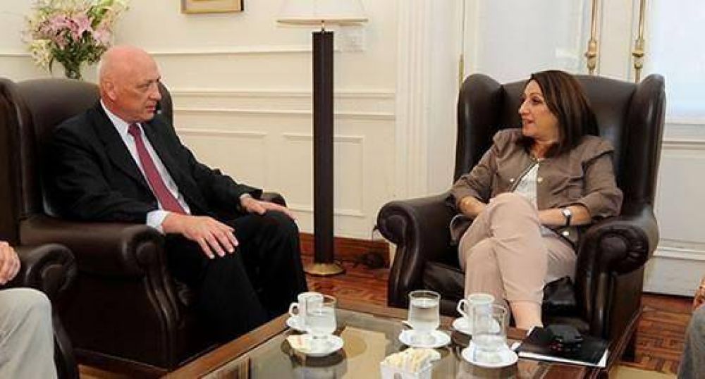 Bonfatti se reuni� con Fein