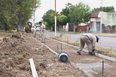 LUJ�N - COMENZARON LAS OBRAS DE CONSTRUCCI�N DE VEREDAS EN LA CALLE LAS HERAS ENTRE BELGRANO Y CONSTITUCI�N