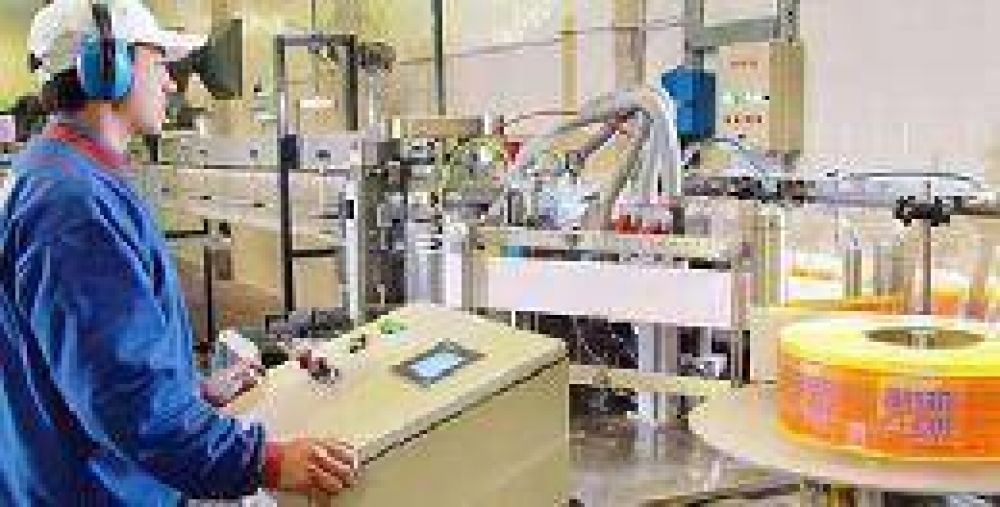 Se fundi� Naranpol y 12 empleados reclaman el pago de sueldos adeudados