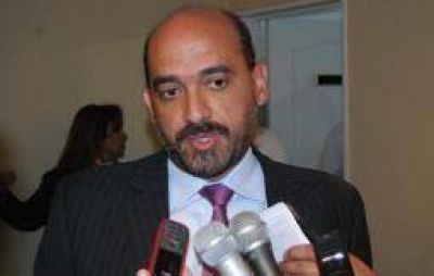 Tineo tambi�n sali� con los tapones de punta contra Edelar