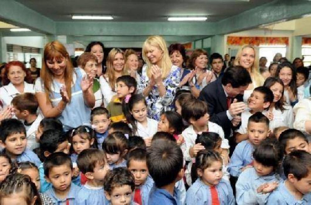 La Fundaci�n Banco Provincia entreg� anteojos gratuitos en Lan�s
