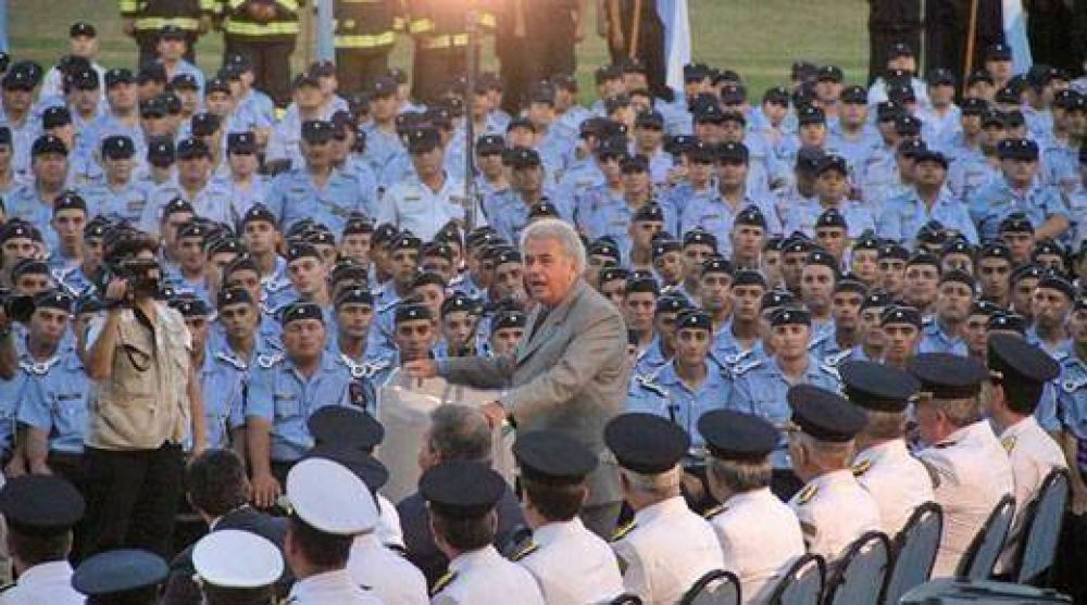 Egresaron mil nuevos agentes y 120 oficiales de la Polic�a