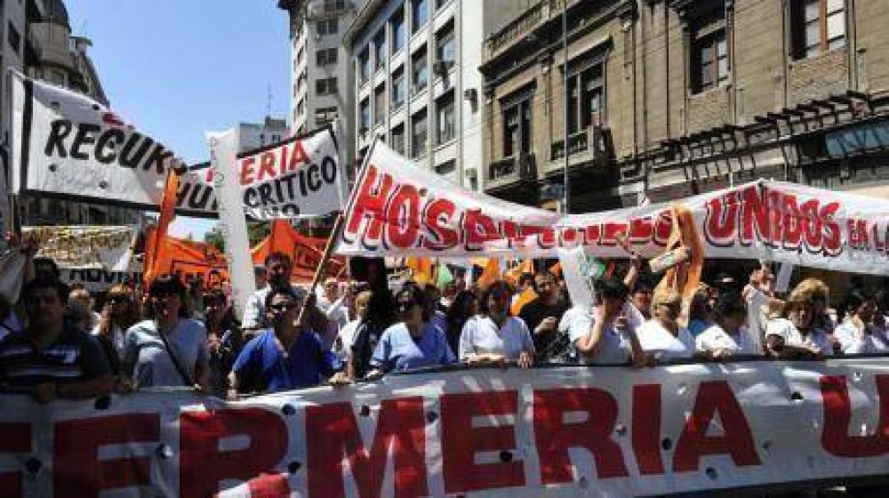 Con 18 hospitales resentidos, el Gobierno recibe a la UTS