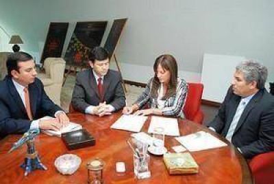  La intendente de Merlo firm� este jueves el pacto Provincia � Municipios