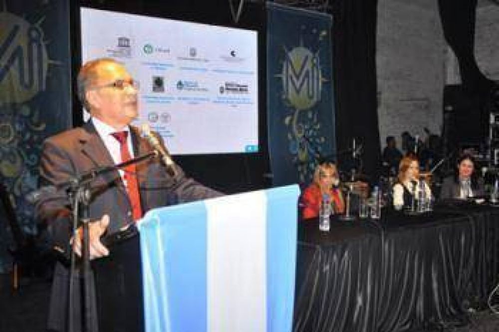 Reasumi� Descalzo y volvi� a pedir por la autonom�a municipal