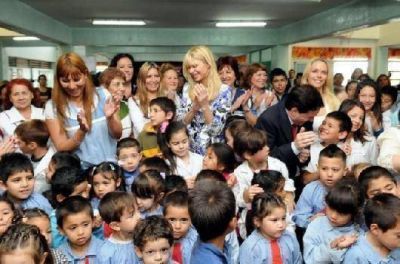 �Una Mirada para los Ni�os� lleg� con la entrega de anteojos gratuitos a Lan�s