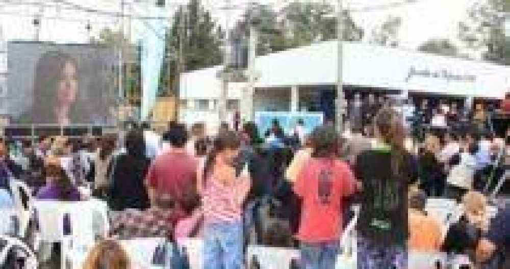 Cristina Kirchner entreg� viviendas en Berazategui