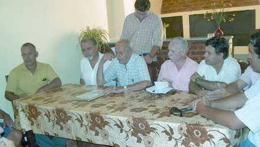 La mesa de consenso de Partidos Pol�ticos pidi� la inmediata suspensi�n de la aplicaci�n del aumento de tarifas y revisi�n de la pol�tica energ�tica
