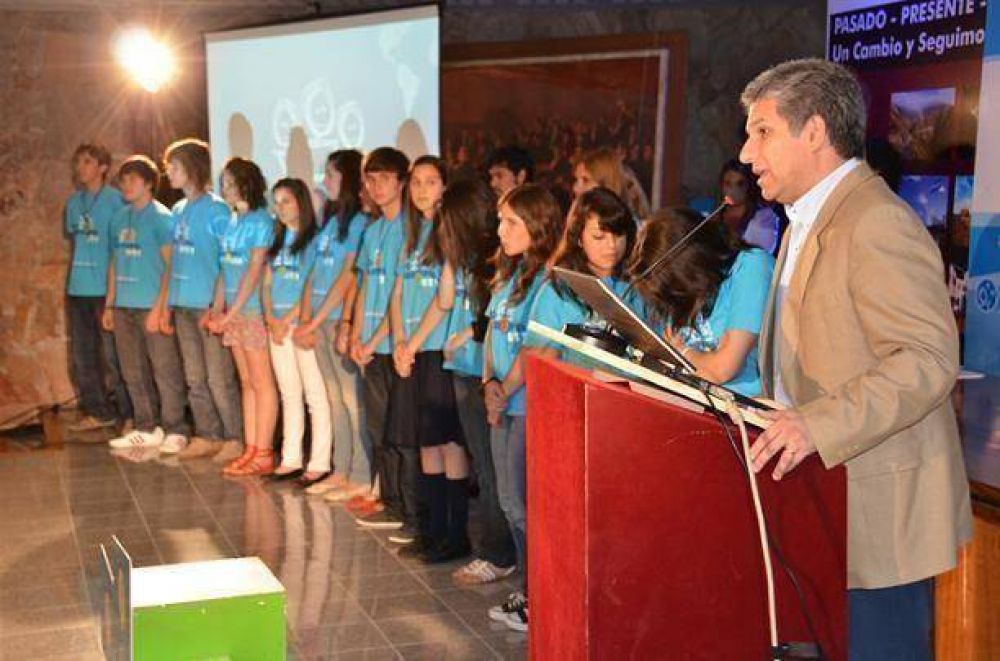 El Gobernador particip� de la premiaci�n de los ganadores de las Olimpiadas del Conocimiento 