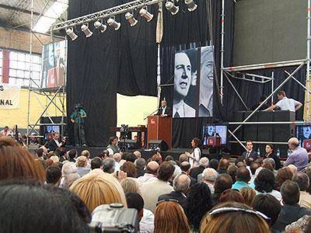 Con un masivo acto en Dom�nico, Ferraresi arranc� su nueva gesti�n