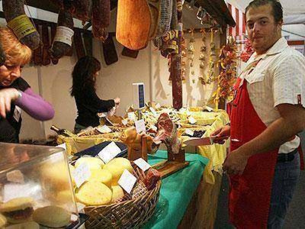 Arranc� la "Feria de Microemprendedores" en Lomas