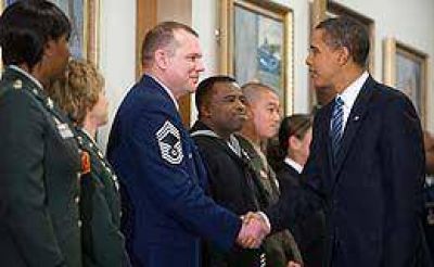 Obama visit� por primera vez el Pent�gono y asegur� que tiene 