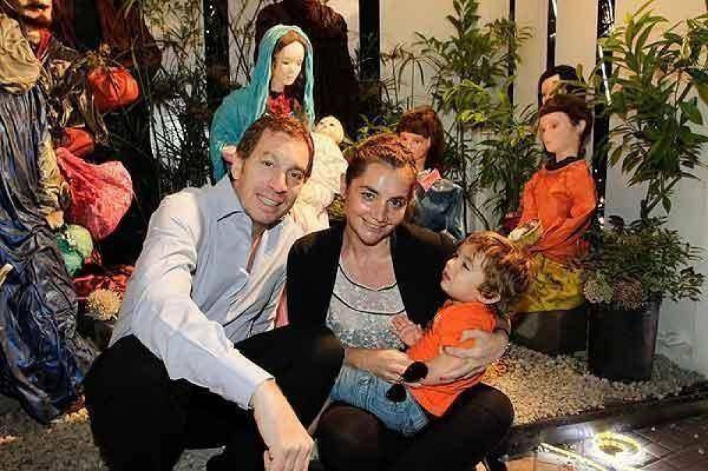La Ciudad present� su pesebre en Plaza de Mayo