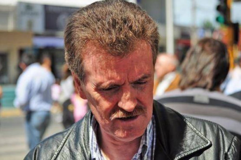 �Donde levantamos un papel hay deudas�