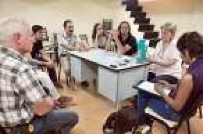 Realizan charla debate en contra de la mega miner�a de Esquel
