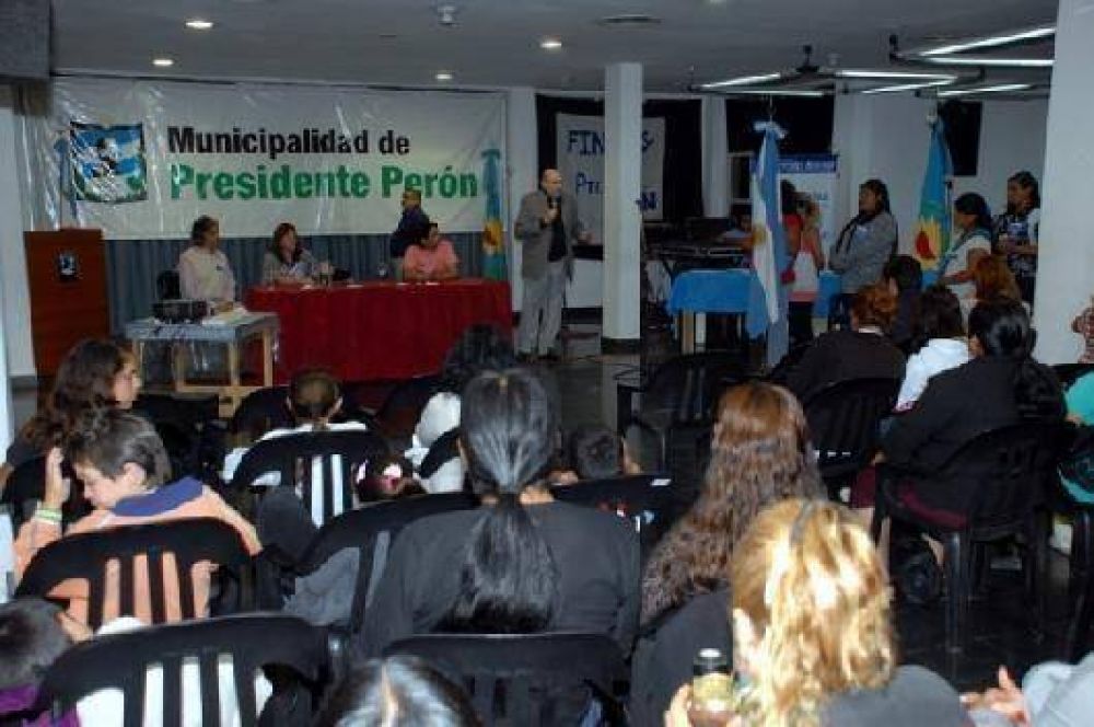 Alumnos del programa FINES recibieron sus diplomas 