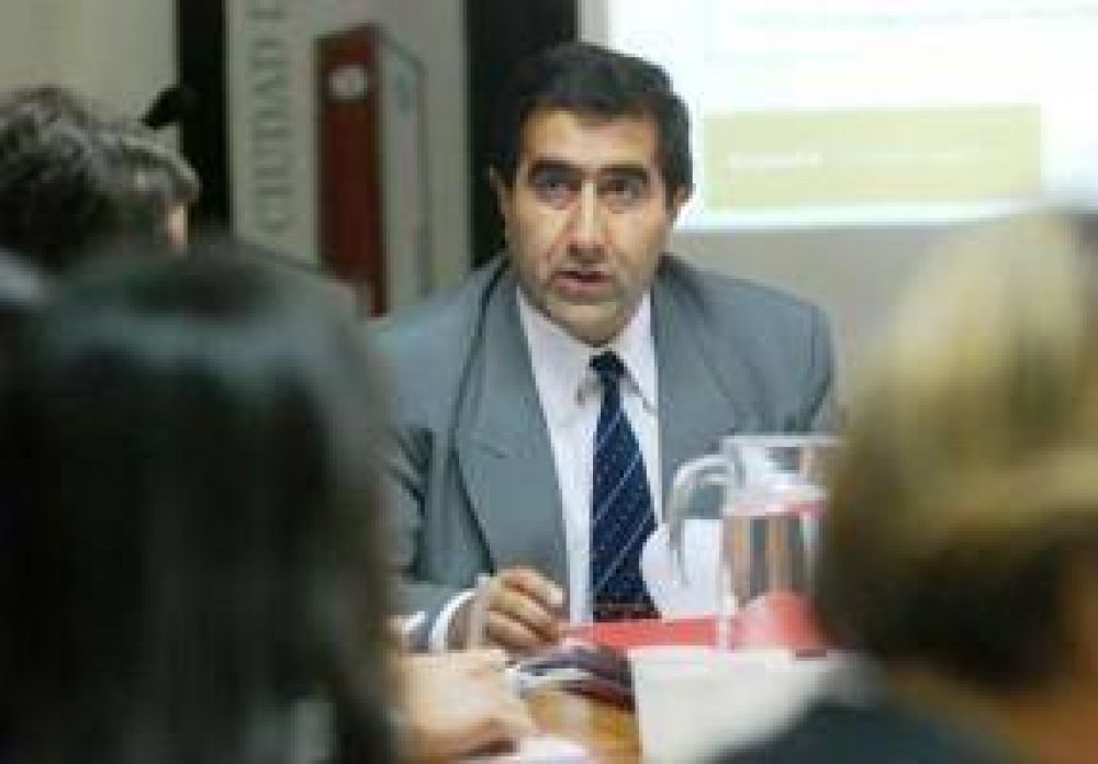 Quiroga comienza a concretar el achique