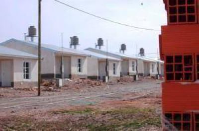 Entregan demoradas viviendas del Plan Federal