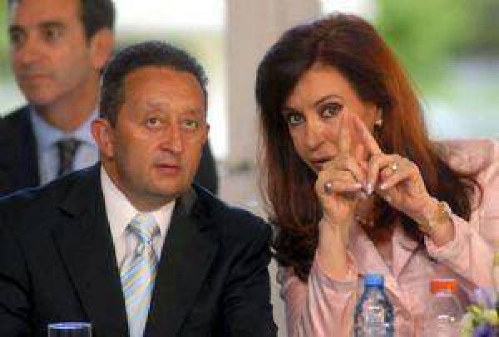 Jaque tuvo trato preferencial de Cristina en el anuncio de 5.500 casas