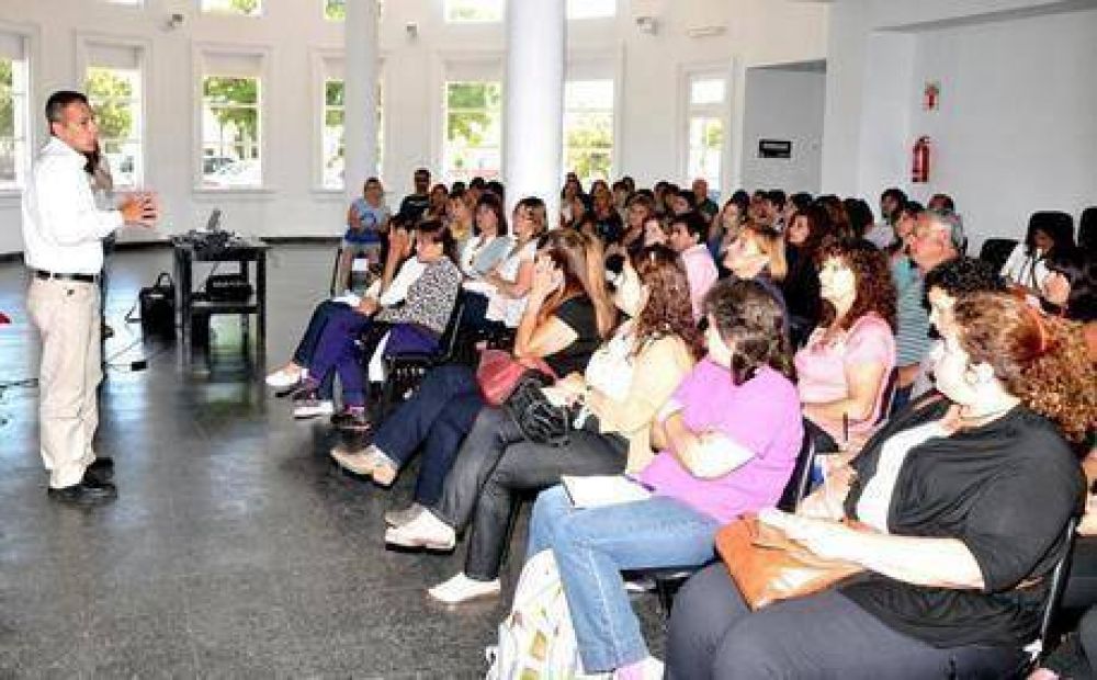 Se present� el Curso de Acompa�amiento Terap�utico