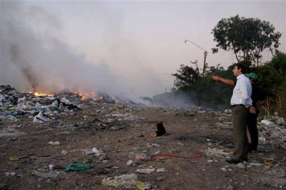 LUJ�N - NUEVO INCENDIO EN EL BASURAL