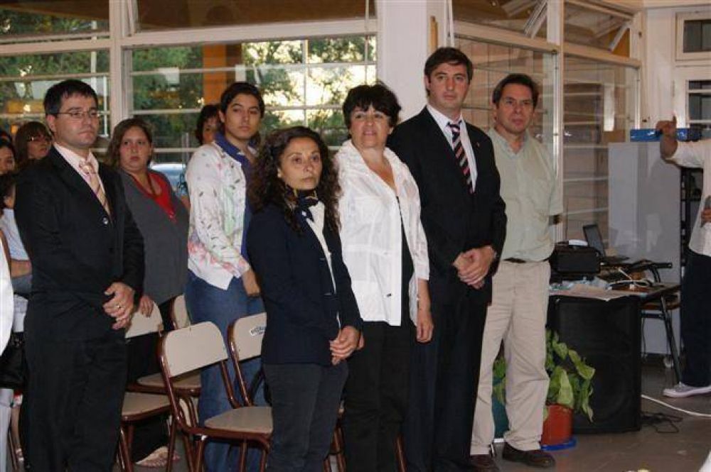 LUJ�N - EL DR. LUCIANI PARTICIP� EN LA ENTREGA DE DIPLOMAS DE LA ESCUELA N� 6 DE TORRES
