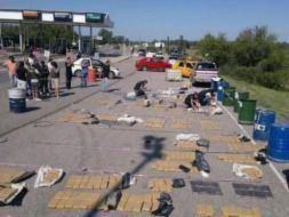 Incautaron m�s de mil kilos de coca�na en un cami�n en Lima 