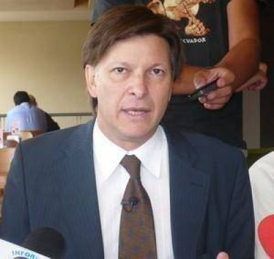  Riccardo ampli� las licencias por maternidad de la Universidad