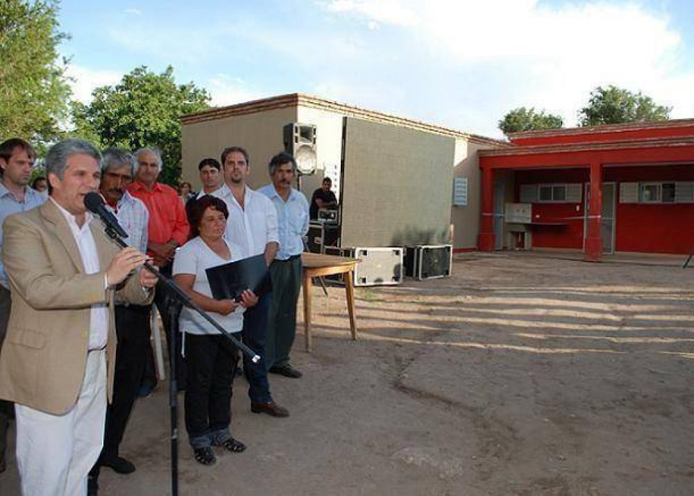 El Gobernador entreg� viviendas a pobladores rurales del departamento San Martin