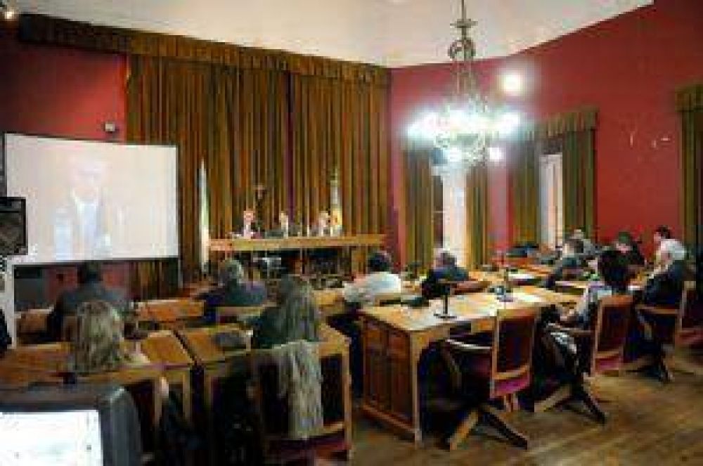 Sin el apoyo de la oposici�n, el oficialismo se dispone a aprobar el Presupuesto 2012