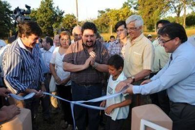 Closs: �Para nosotros es una sana costumbre entregar viviendas�