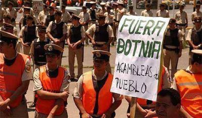 Los ambientalistas de Gualeguaych� marchan contra el olor a Botnia