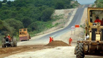 Contratistas recortan personal por atraso en pagos del Estado
