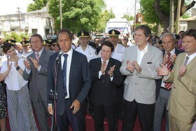 D�AZ P�REZ, SCIOLI Y CASAL INAUGURARON LA COMISAR�A DE LA MUJER Y LA FAMILIA EN LAN�S