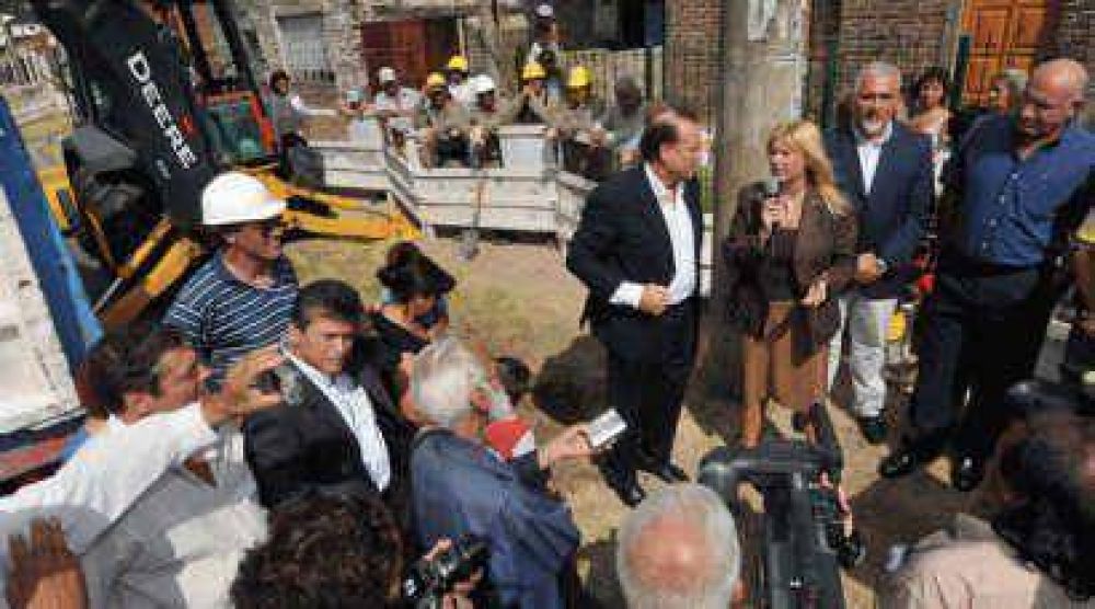 Tambi�n se licitaron obras hidr�ulicas Dieron inicio a las obras cloacales para Merlo Norte