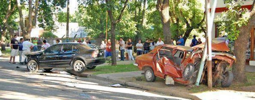El choque entre dos autos pudo ser una fatalidad