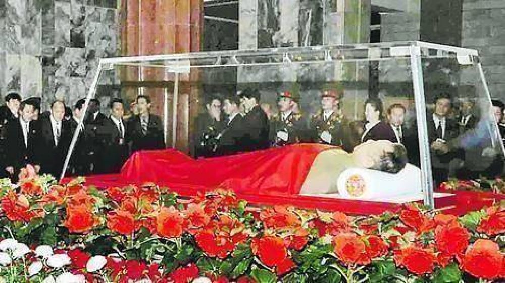 Con incertidumbre por la sucesi�n, los norcoreanos despiden a su l�der