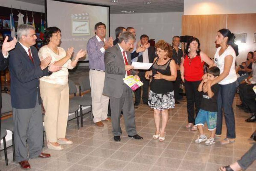 Programa Pueblos Puntanos: entreg� aportes a m�s de 90 asociaciones vecinales