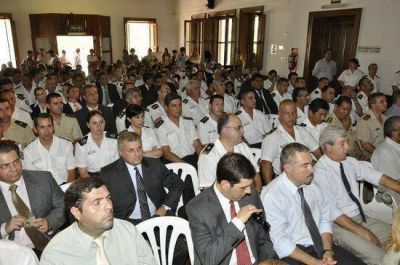 La Intendente Giroldi particip� del acto de celebraci�n por el d�a de la Policia Bonaerense