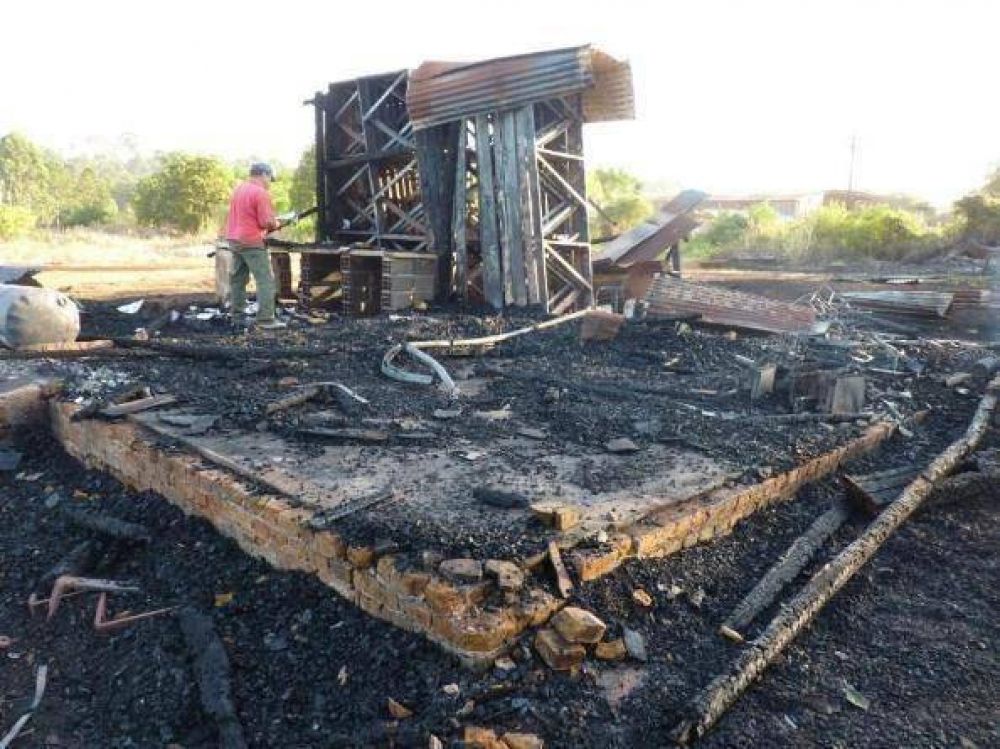 Se incendi� un dep�sito de la municipalidad de Ober�